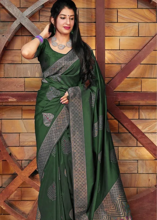 Dark_Green_Woven_Kanjivaram_Silk_Saree_with_Saree_Cover